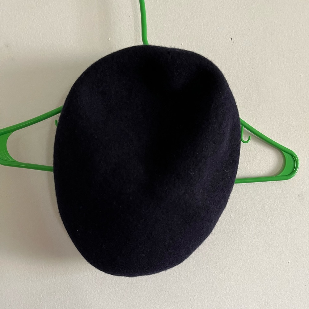 Very cute 100% wool beret, high quality, no lents, unworn, French style Uniqlo